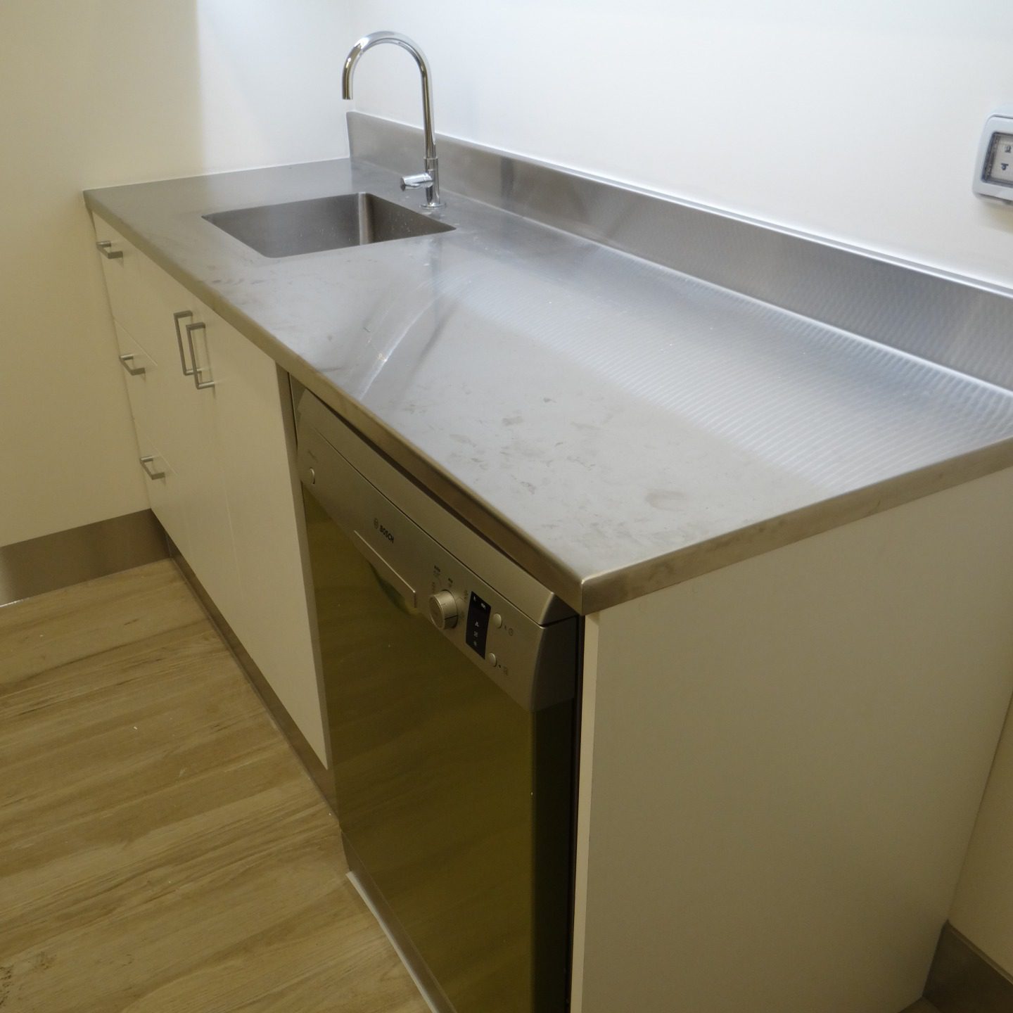 Emb Col Kitchenette