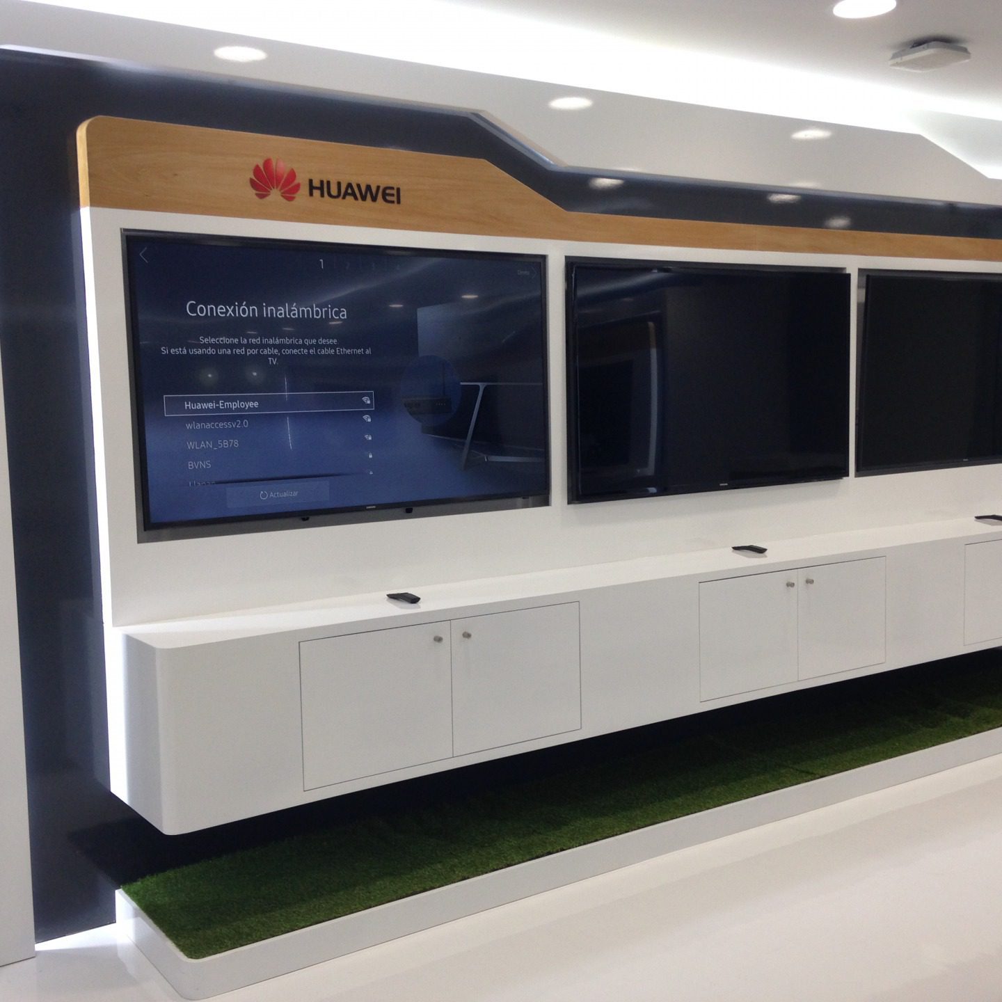 Huawei - Showroom C - Castellano